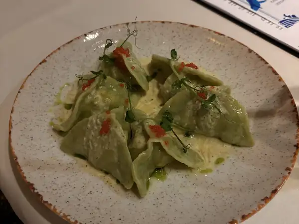 Zielone pierogi ze szpinakowego ciasta